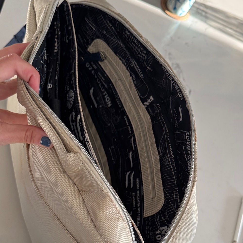 PAN AM MESSENGER BAG - Picture 7 of 8
